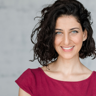 Voice artist - Shira G.